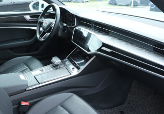 Подержанный автомобиль Audi A6 Sedan 2020 года (9 фото)