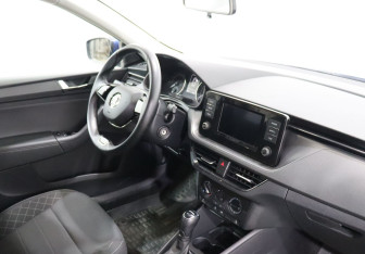 Подержанный автомобиль Skoda Rapid Liftback 2021 года (10 фото)