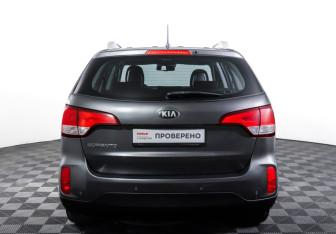 Подержанный автомобиль Kia Sorento 2013 года (6 фото)