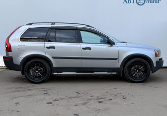 Подержанный автомобиль Volvo XC90 2005 года (4 фото)