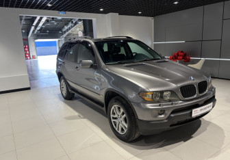 Подержанный автомобиль BMW X5 2004 года (5 фото)