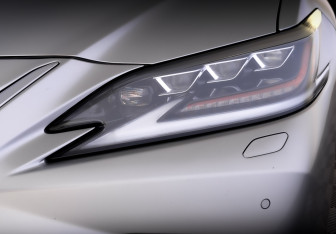 Подержанный автомобиль Lexus ES 2019 года (17 фото)