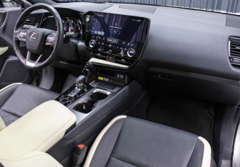 Подержанный автомобиль Lexus NX 2023 года (11 фото)