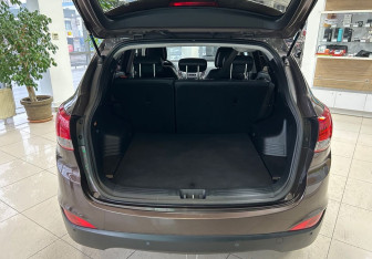 Подержанный автомобиль Hyundai ix35 2012 года (21 фото)