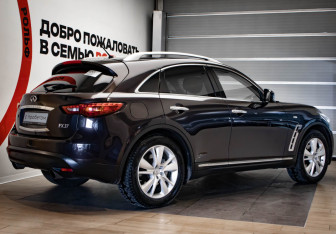 Подержанный автомобиль Infiniti FX 2013 года (4 фото)