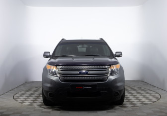 Подержанный автомобиль Ford Explorer 2012 года (2 фото)