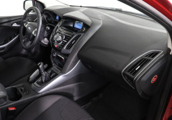 Подержанный автомобиль Ford Focus Hatchback 2011 года (4 фото)