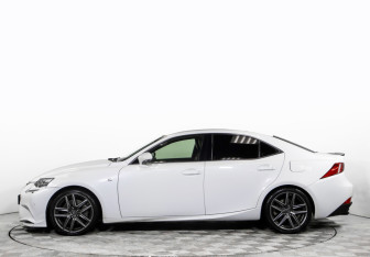 Подержанный автомобиль Lexus IS Sedan 2015 года (6 фото)