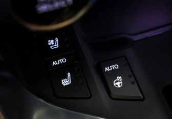 Подержанный автомобиль Lexus LX 2025 года (24 фото)