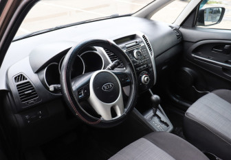 Подержанный автомобиль Kia Venga 2012 года (7 фото)