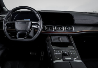 Подержанный автомобиль Jaecoo J8 2024 года (12 фото)