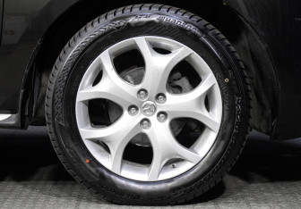 Подержанный автомобиль Mazda CX-7 2011 года (13 фото)