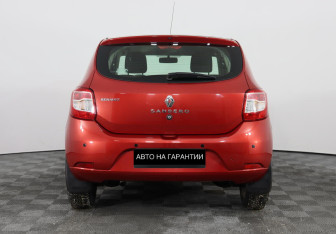 Подержанный автомобиль Renault Sandero 2016 года (4 фото)