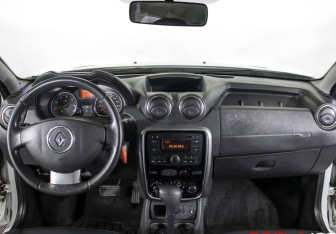 Подержанный автомобиль Renault Duster 2012 года (12 фото)
