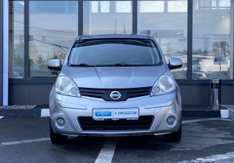 Подержанный автомобиль Nissan Note 2010 года (2 фото)