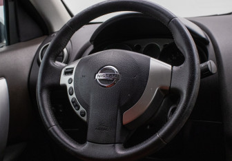 Подержанный автомобиль Nissan Qashqai 2008 года (15 фото)