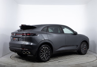 Подержанный автомобиль Changan UNI-K 2023 года (5 фото)