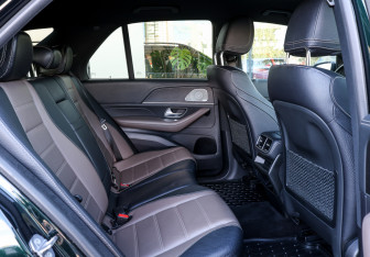 Подержанный автомобиль Mercedes-Benz GLE 2020 года (12 фото)