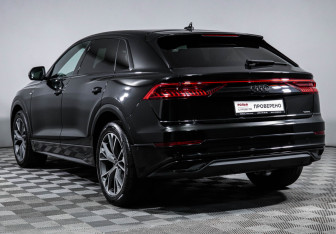 Подержанный автомобиль Audi Q8 2022 года (7 фото)