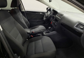 Подержанный автомобиль Volkswagen Jetta Sedan 2012 года (9 фото)