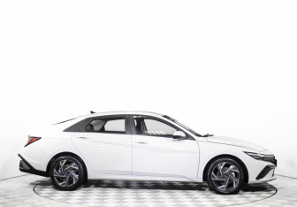 Новый Hyundai Elantra Sedan 2024 (4 фото)