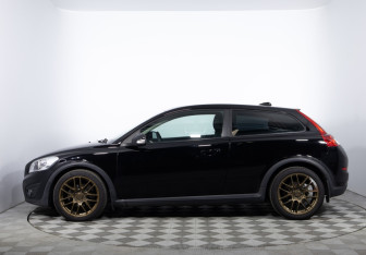 Подержанный автомобиль Volvo C30 2012 года (8 фото)