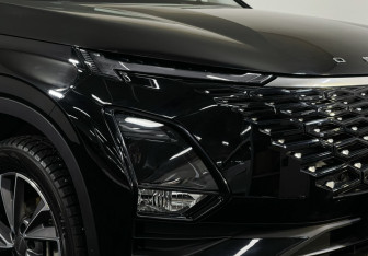 Подержанный автомобиль Omoda C5 2024 года (16 фото)