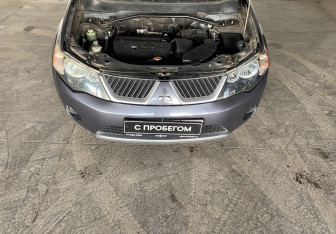Подержанный автомобиль Mitsubishi Outlander 2007 года (17 фото)