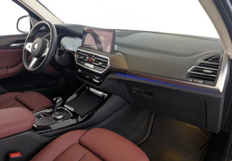 Подержанный автомобиль BMW X3 2024 года (23 фото)