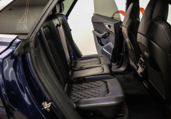 Подержанный автомобиль Audi Q8 2019 года (23 фото)