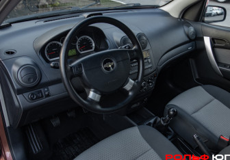 Подержанный автомобиль Chevrolet Aveo Hatchback 2011 года (13 фото)