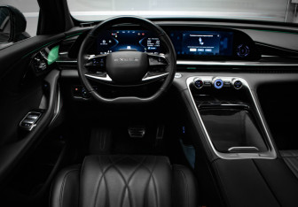 Подержанный автомобиль Exeed RX 2023 года (9 фото)