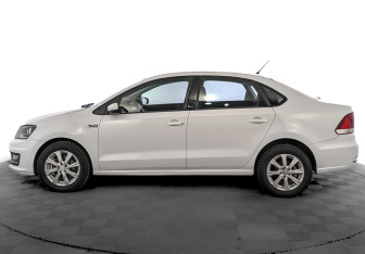 Подержанный автомобиль Volkswagen Polo Sedan 2016 года (8 фото)