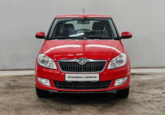 Подержанный автомобиль Skoda Fabia Hatchback 2012 года (2 фото)