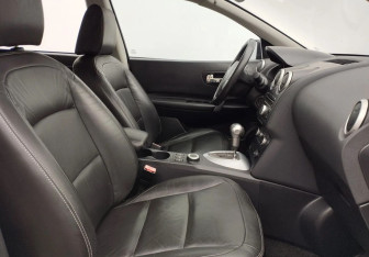 Подержанный автомобиль Nissan Qashqai 2007 года (10 фото)