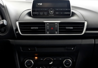 Подержанный автомобиль Mazda 3 Sedan 2014 года (15 фото)