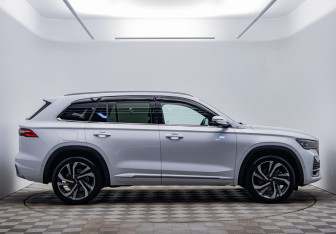 Подержанный автомобиль Geely Monjaro 2024 года (6 фото)