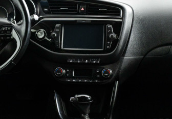 Подержанный автомобиль Kia Ceed Wagon 2018 года (14 фото)