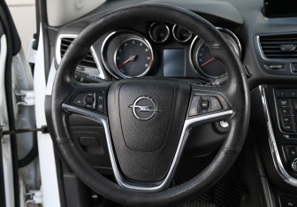 Подержанный автомобиль Opel Mokka 2014 года (17 фото)
