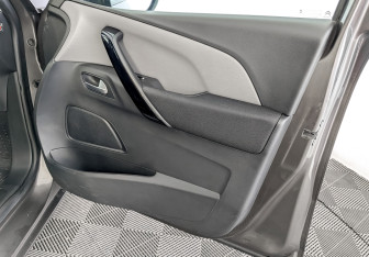 Подержанный автомобиль Citroen C4 Picasso 2017 года (24 фото)