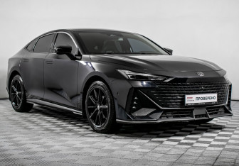 Подержанный автомобиль Changan UNI-V 2023 года (3 фото)