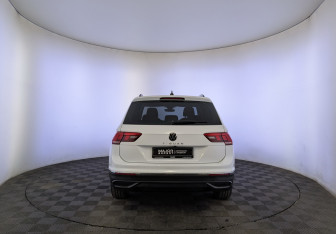 Подержанный автомобиль Volkswagen Tiguan 2021 года (6 фото)