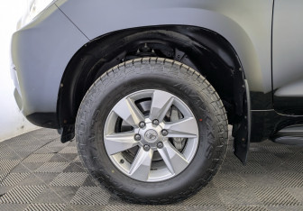 Подержанный автомобиль Toyota Land Cruiser Prado 2021 года (12 фото)