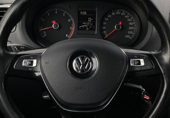 Подержанный автомобиль Volkswagen Polo Sedan 2017 года (14 фото)