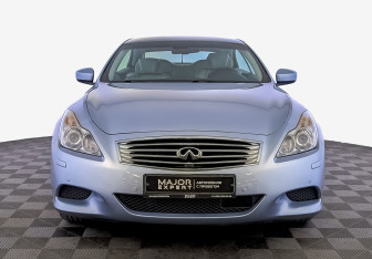 Подержанный автомобиль Infiniti G Convertible 2011 года (2 фото)