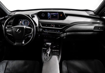 Подержанный автомобиль Lexus UX 2021 года (11 фото)