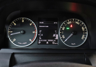 Подержанный автомобиль Land Rover Discovery 2014 года (13 фото)