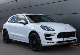 Подержанный автомобиль Porsche Macan 2018 года (2 фото)