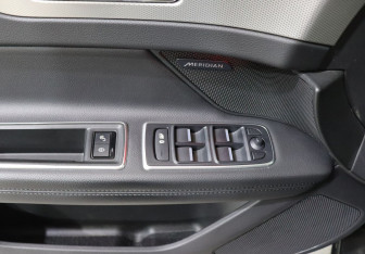 Подержанный автомобиль Jaguar XF Sedan 2019 года (10 фото)