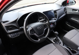 Подержанный автомобиль Hyundai Solaris Sedan 2021 года (7 фото)